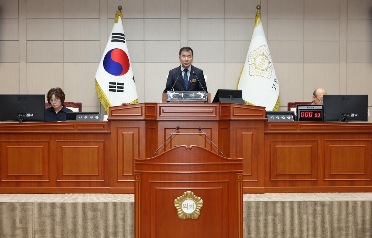 10대 제346회 고흥군의회 임시회 제2차 본회의(업무보고회) 첨부이미지 : 2026.7.23 제346회 고흥군의회 임시회 제2차 본회의(업무보고회) (1).JPG