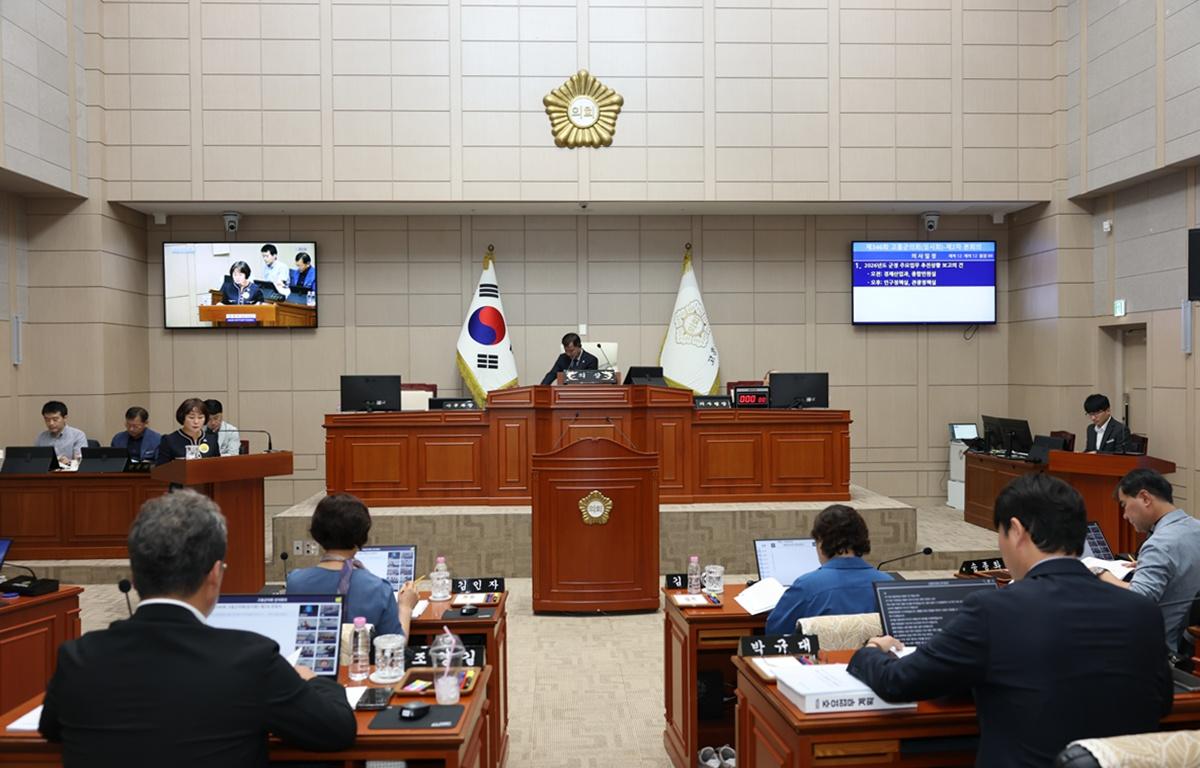 10대 제346회 고흥군의회 임시회 제2차 본회의(업무보고회) 첨부이미지 : 2026.7.23 제346회 고흥군의회 임시회 제2차 본회의(업무보고회) (8).JPG