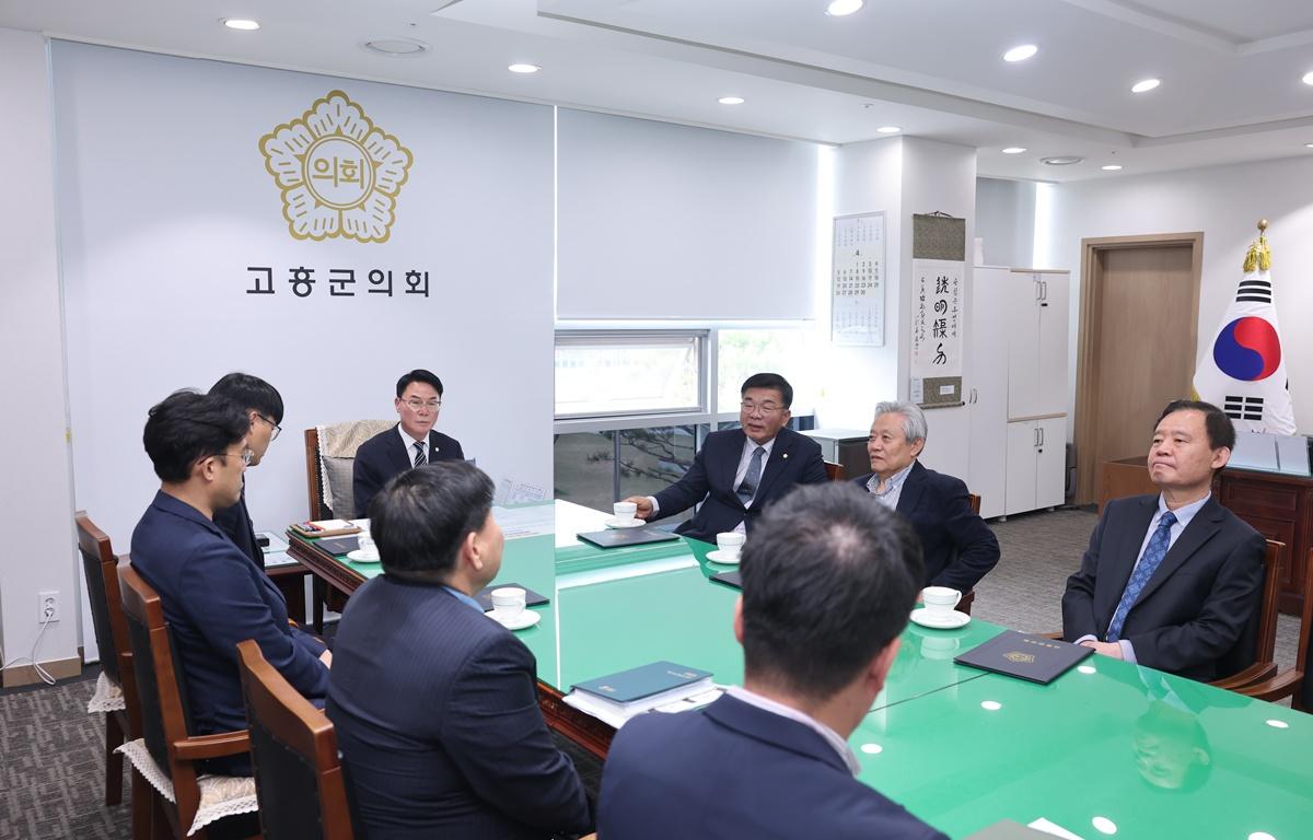 2025회계연도 결산감사특별위원회 위촉식 첨부이미지 : 2026.4.20 결산감사특별위원회 위촉식 (4).JPG