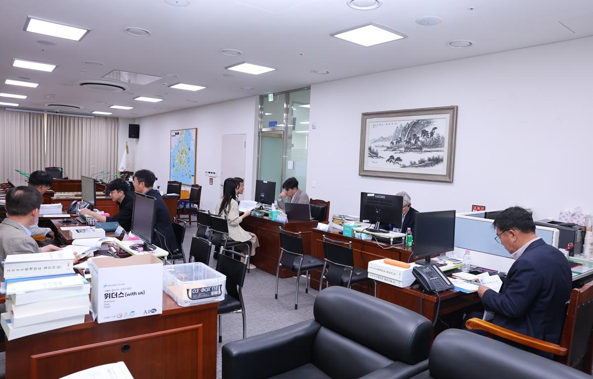 2025회계연도 결산검사특별위원회 개최 첨부이미지 : 2026.4.17 2025회계연도 결산검사특별위원회 개최 (4).JPG