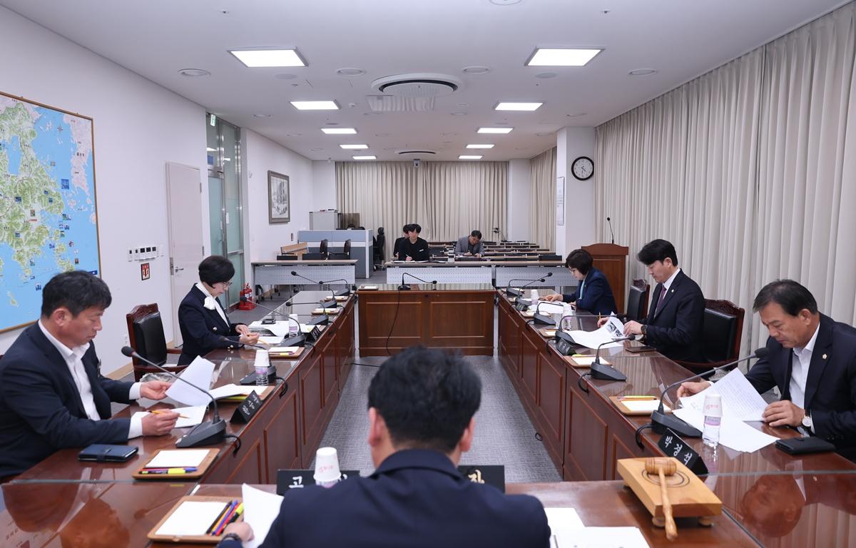 해창만간척지조사 특별위원회 첨부이미지 : 2026.3.16 해창만간척지조사 특별위원회 (4).JPG