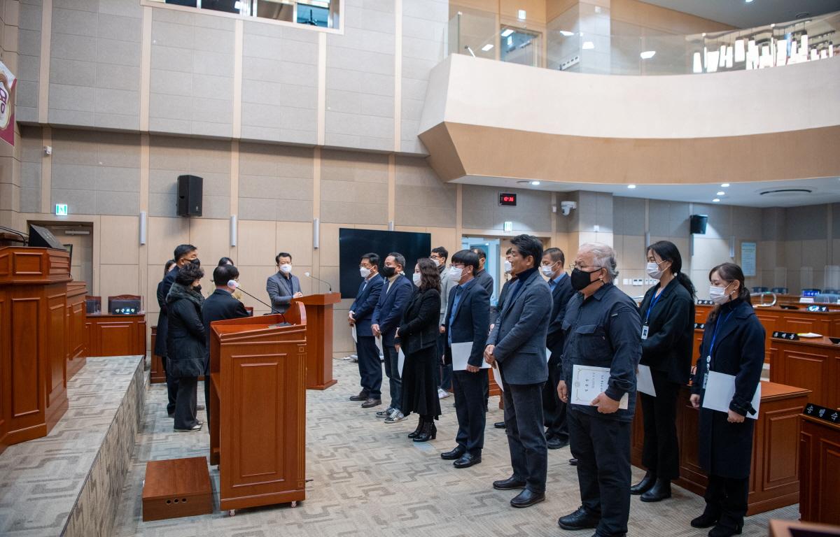 지방의회 인시권 독립에 따른 고흥군의회 사무과 직원 임용장 교부식 첨부이미지 : 2022.01.13 지방의회 인사권 독립에 따른 고흥군의회 사무과 직원 임용장 교부식 (49).jpg