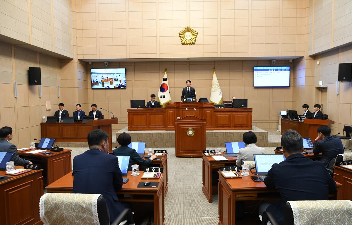 제330회 고흥군의회 임시회 제1차 본회의 첨부이미지 : 2024.10.7 제330회 고흥군의회 임시회 제1차 본회의 (2).JPG