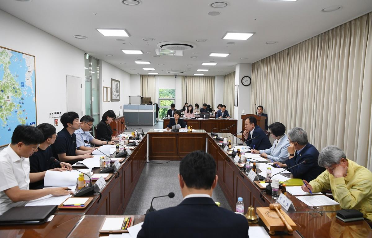 고흥군 중·고생 아카데미 발전을 위한 간담회 첨부이미지 : 2024.5.28 고흥군 중·고생 아카데미 발전을 위한 간담회 (4).JPG