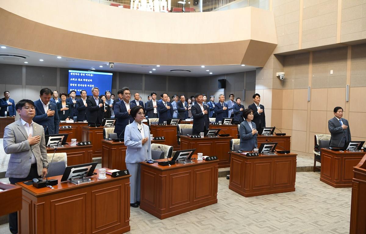 제326회 고흥군의회 임시회 제1차 본회의 첨부이미지 : 2024.6.3 제326회 고흥군의회 임시회 제1차 본회의 (2).JPG