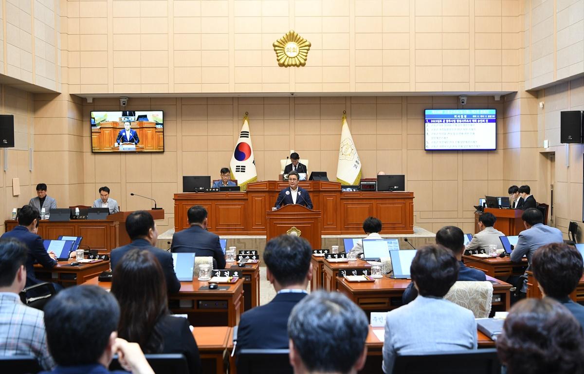 제328회 고흥군의회 임시회 제2차 본회의 첨부이미지 : 2024.7.17 제328회 고흥군의회 임시회 제2차 본회의 (3).JPG