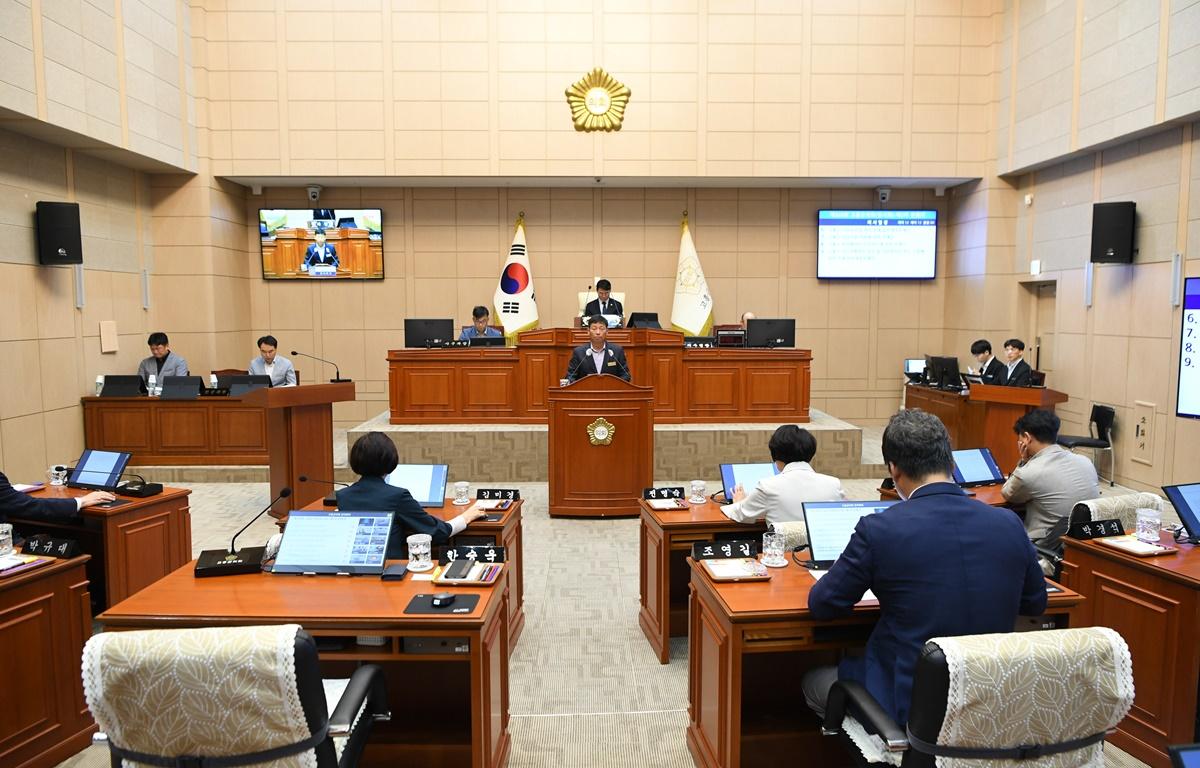 제328회 고흥군의회 임시회 제2차 본회의 첨부이미지 : 2024.7.17 제328회 고흥군의회 임시회 제2차 본회의 (6).JPG