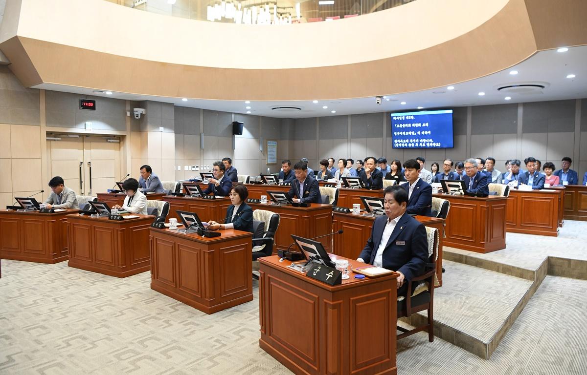 제328회 고흥군의회 임시회 제2차 본회의 첨부이미지 : 2024.7.17 제328회 고흥군의회 임시회 제2차 본회의 (4).JPG