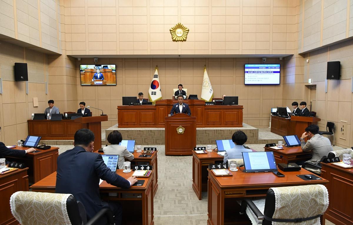 제328회 고흥군의회 임시회 제1차 본회의 첨부이미지 : 2024.7.16 제328회 고흥군의회 임시회 제1차 본회의 (5).JPG