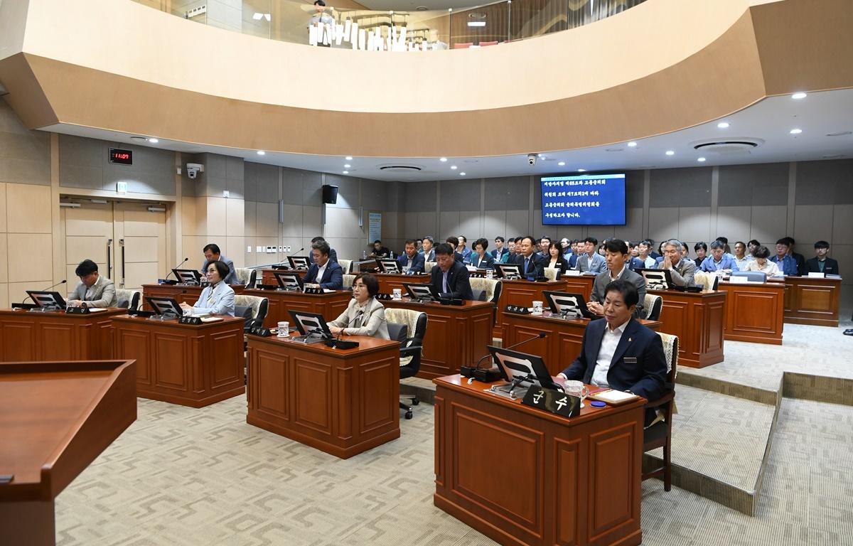 제328회 고흥군의회 임시회 제1차 본회의 첨부이미지 : 2024.7.16 제328회 고흥군의회 임시회 제1차 본회의 (7).JPG