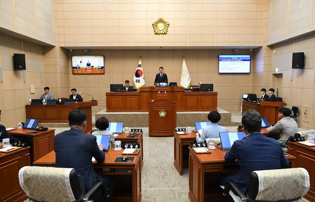 제328회 고흥군의회 임시회 제1차 본회의 첨부이미지 : 2024.7.16 제328회 고흥군의회 임시회 제1차 본회의 (3).JPG