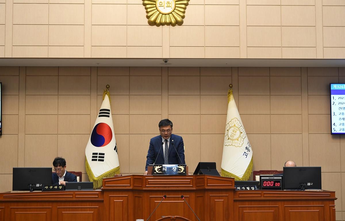 제326회 고흥군의회 임시회 제3차 본회의 첨부이미지 : 2024.6.25 제326회 고흥군의회 임시회 제3차 본회의 (1).JPG