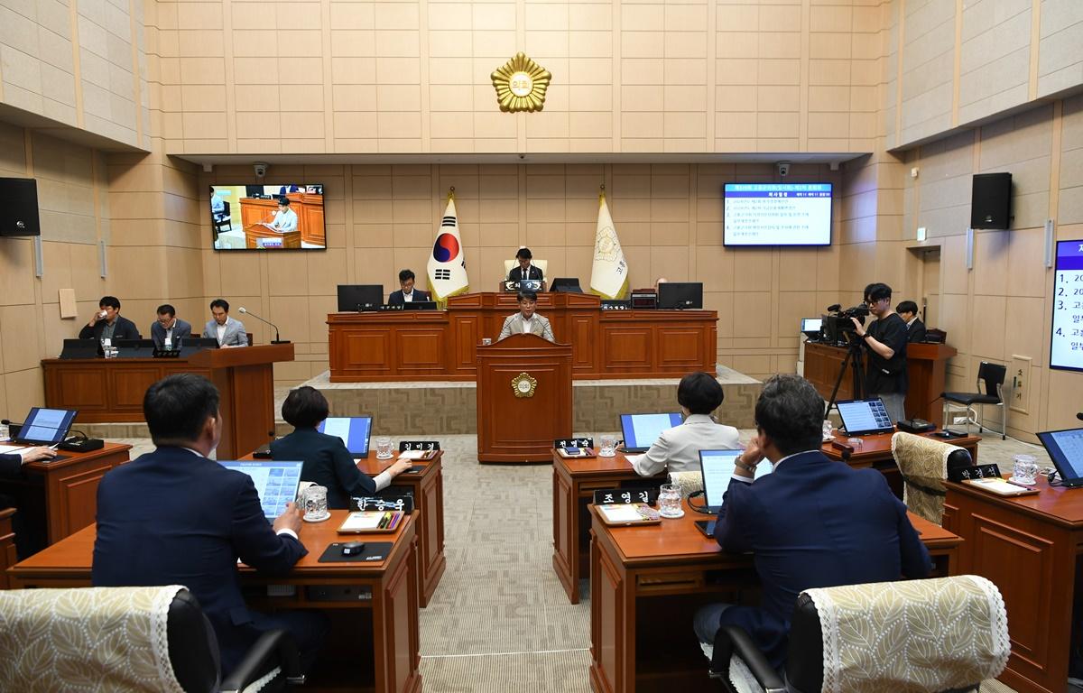 제329회 고흥군의회 임시회 제2차 본회의 첨부이미지 : 2024.9.9 제329회 고흥군의회 임시회 제2차 본회의 (9).JPG