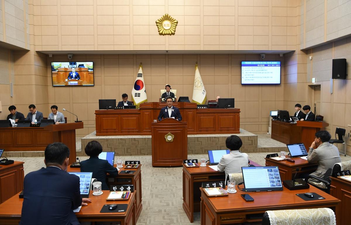 제329회 고흥군의회 임시회 제2차 본회의 첨부이미지 : 2024.9.9 제329회 고흥군의회 임시회 제2차 본회의 (14).JPG