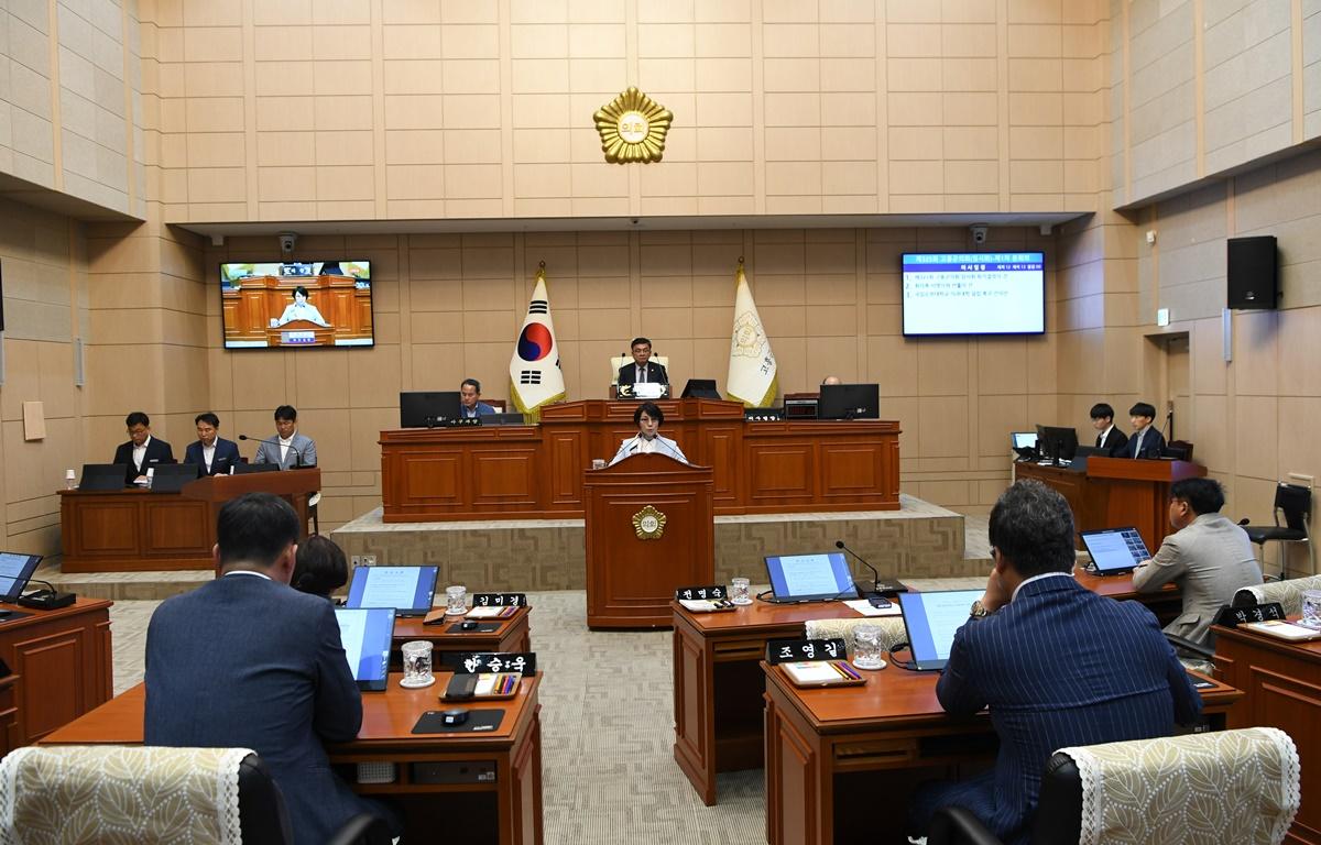 제325회 고흥군의회 임시회 제1차 본회의 첨부이미지 : 2024.5.13 제325회 고흥군의회 임시회 제1차 본회의 (5).JPG