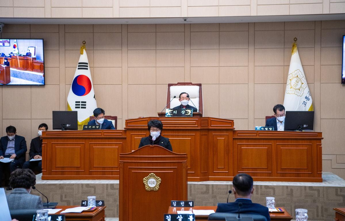  제302회 고흥군의회 제2차 정례회 11차 본회의(폐회)  첨부이미지 : 2021.12.17 제302회 고흥군의회 제2차 정례회 11차 본회의(폐회) (27).jpg