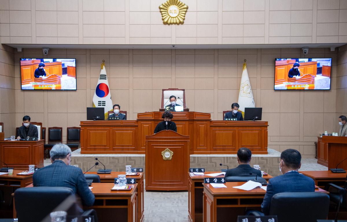 제302회 고흥군의회 제2차 정례회 제9차 본회의[군정질문.답변의건] 첨부이미지 : 2021.11.30 제302회 고흥군의회 제2차 정례회 제9차 본회의[군정질문.답변의건] 이연숙 (6).jpg