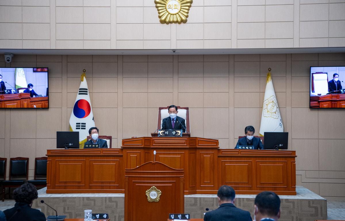 제302회 고흥군의회 제2차 정례회 제9차 본회의[군정질문.답변의건] 첨부이미지 : 2021.11.30 제302회 고흥군의회 제2차 정례회 제9차 본회의[군정질문.답변의건] (7).jpg