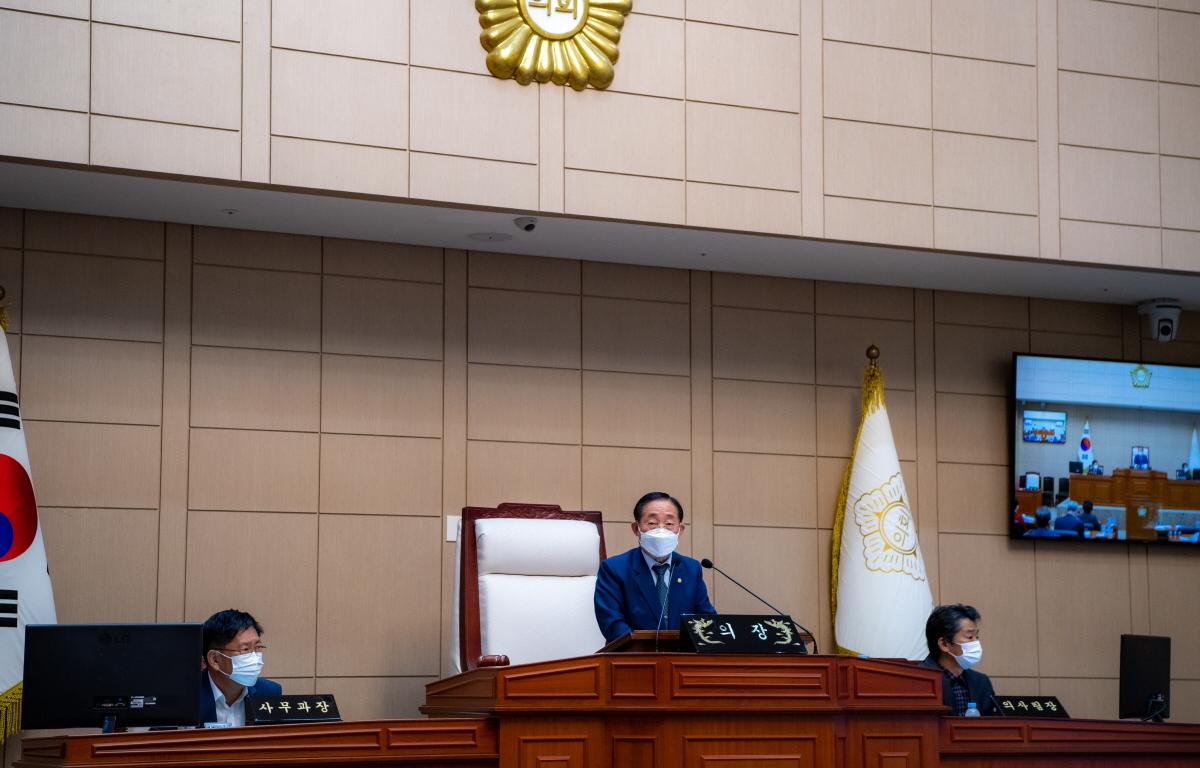  302회 고흥군의회 제2차정례회 4차본회의 첨부이미지 : 20201.11.08 302회 고흥군의회 제2차정례회 4차본회의 (1).jpg