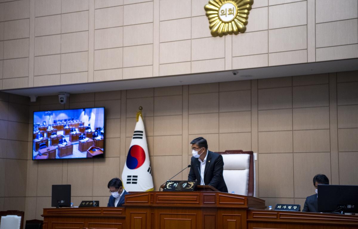 제302회 고흥군의회 제2차정례회 제3차본회의 첨부이미지 : 2021.11.05 제302회 고흥군의회 제2차정례회 제3차본회의 (7) .jpg