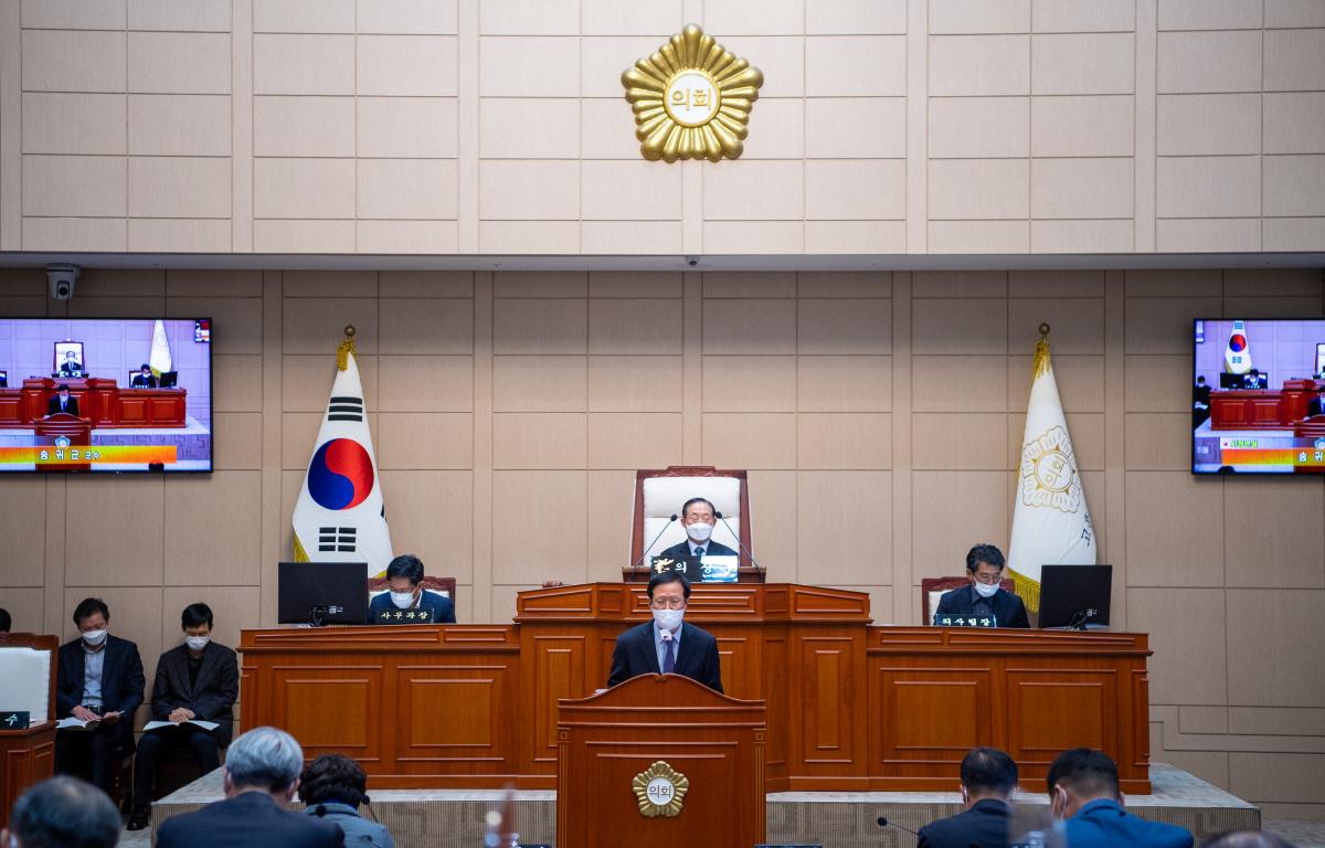  제302회 고흥군의회 제2차 정례회 제7차 본회의 첨부이미지 : 2021.11.22 제302회 정례회 제7차 본회의 (21).jpg