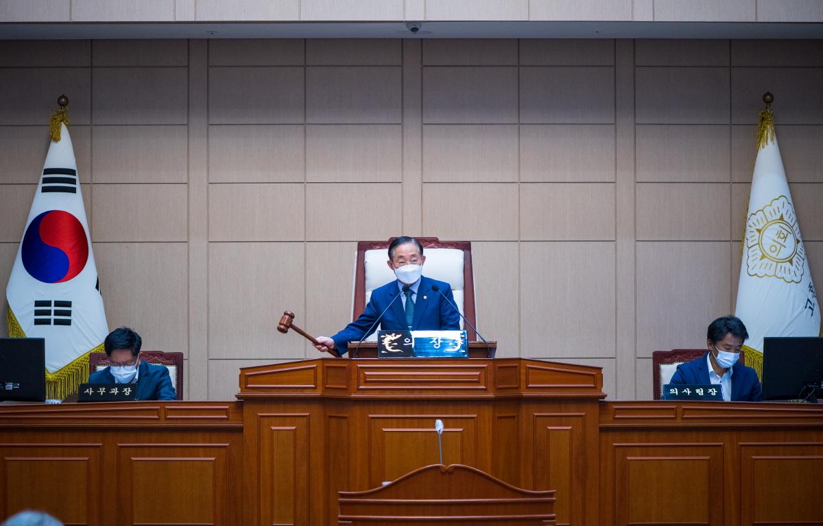 제301회 고흥군의회 임시회 본회의 2차 첨부이미지 : 2021.10.22 제301회 고흥군의회 임시회 본회의 2차 (1).jpg