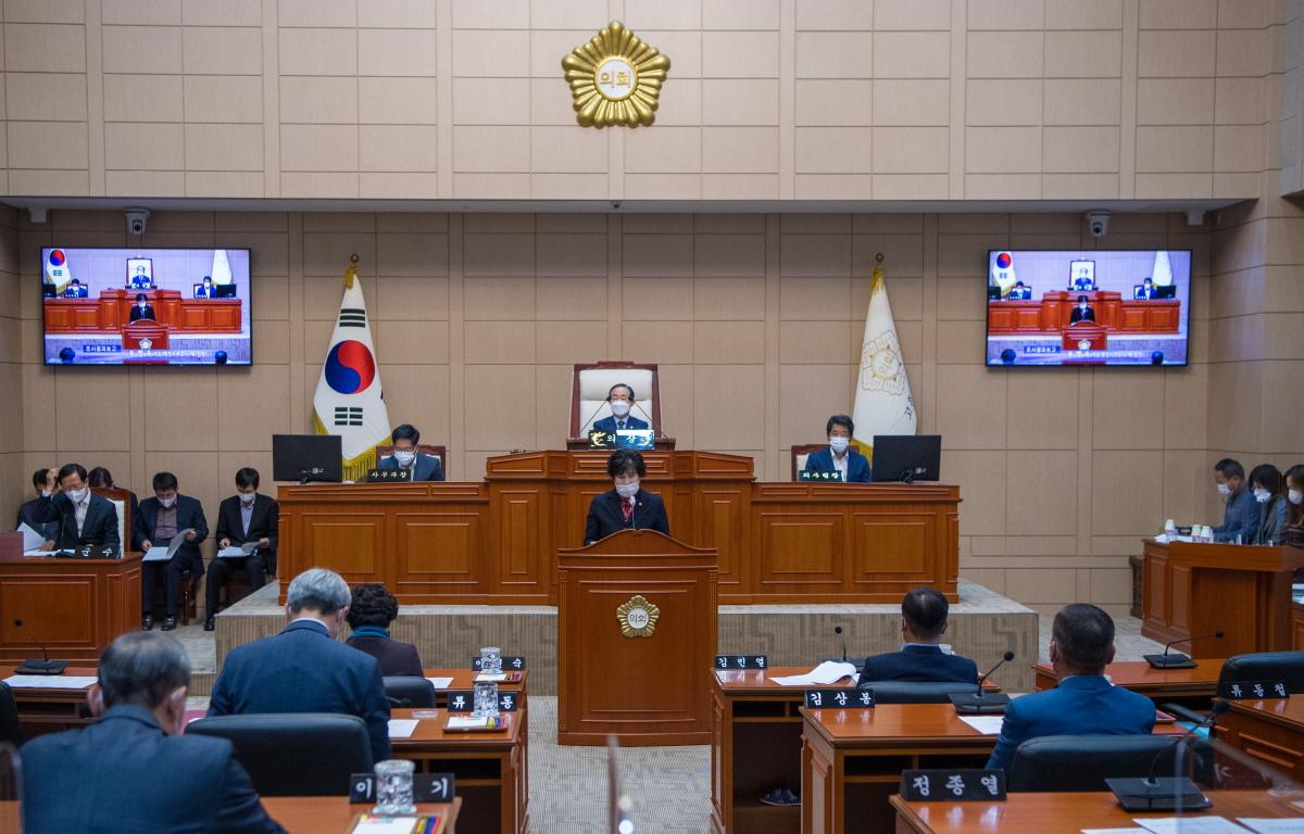 제301회 고흥군의회 임시회 본회의 2차 첨부이미지 : 2021.10.22 제301회 고흥군의회 임시회 본회의 2차 (2).jpg