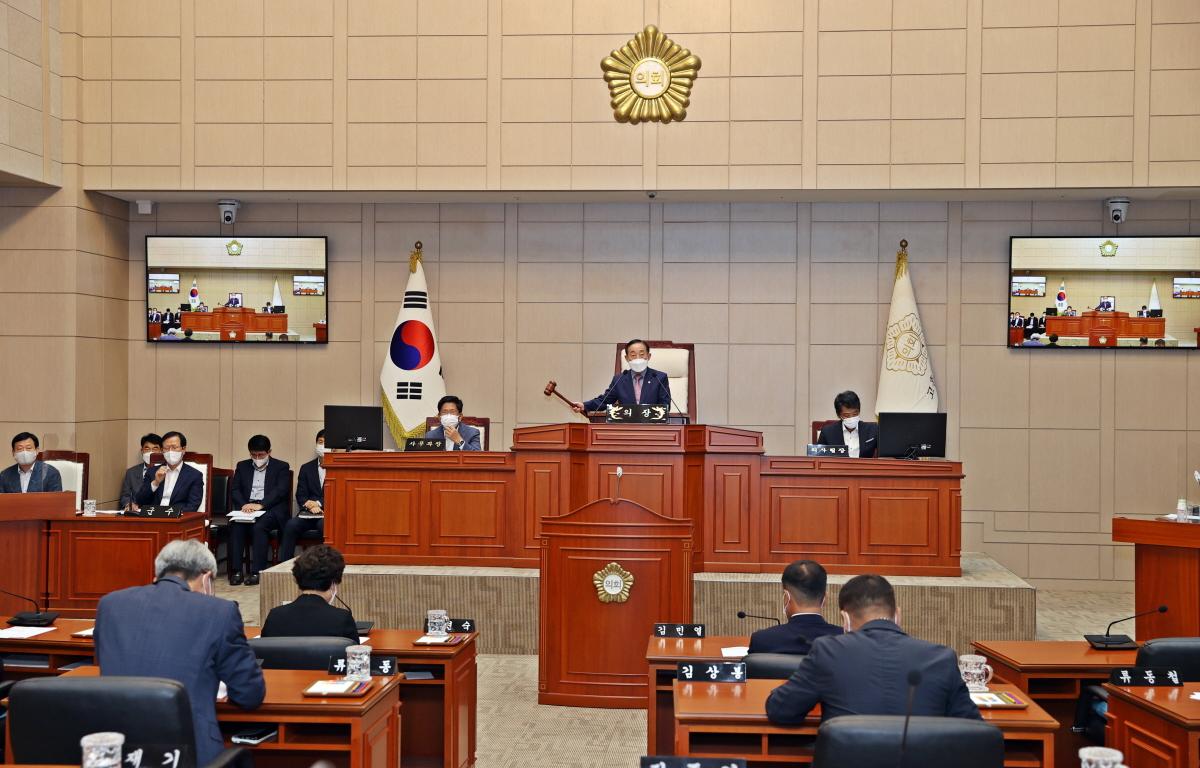 제301회 고흥군의회 임시회 제1차 본회의 첨부이미지 : 2021.10.12 제301회 고흥군의회 임시회 제1차 본회의 (6).jpg