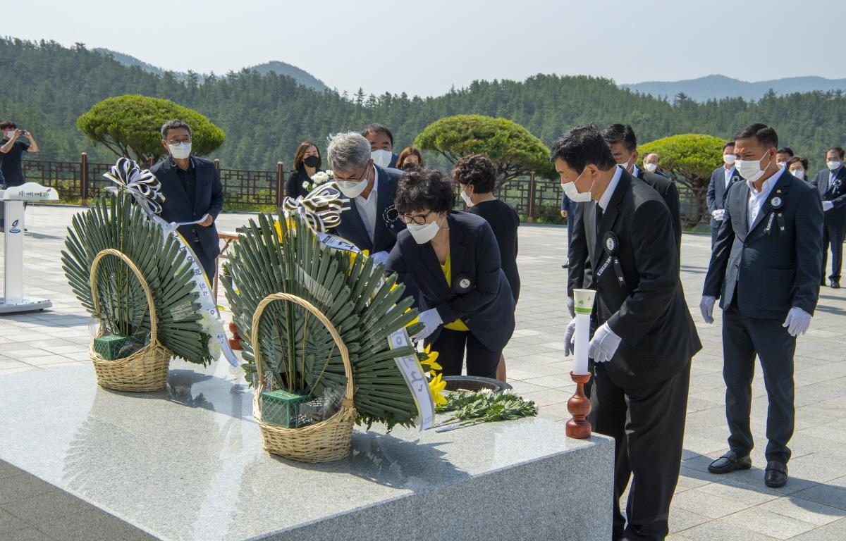 제66회 현충일 추념행사 첨부이미지 : 2021.06.06 제66회 현충일 추념행사 (40)_web.jpg