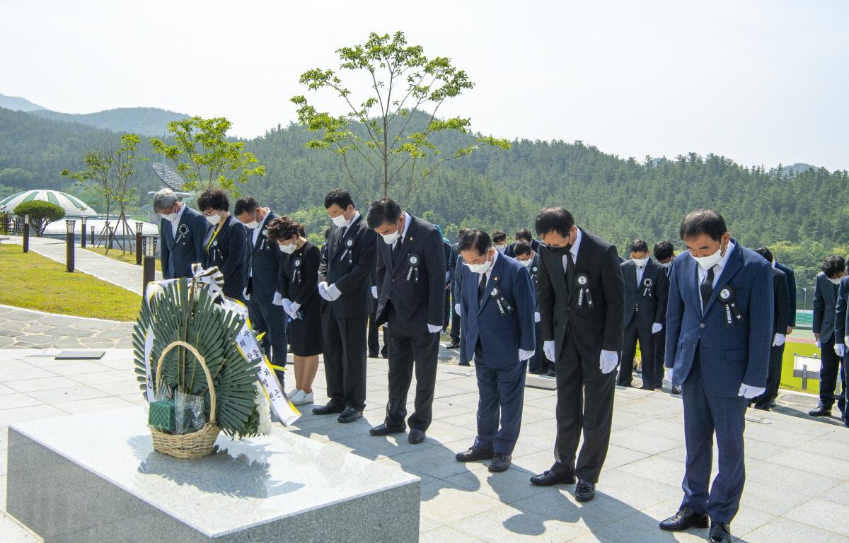 제66회 현충일 추념행사 첨부이미지 : 2021.06.06 제66회 현충일 추념행사 (8)_web.jpg