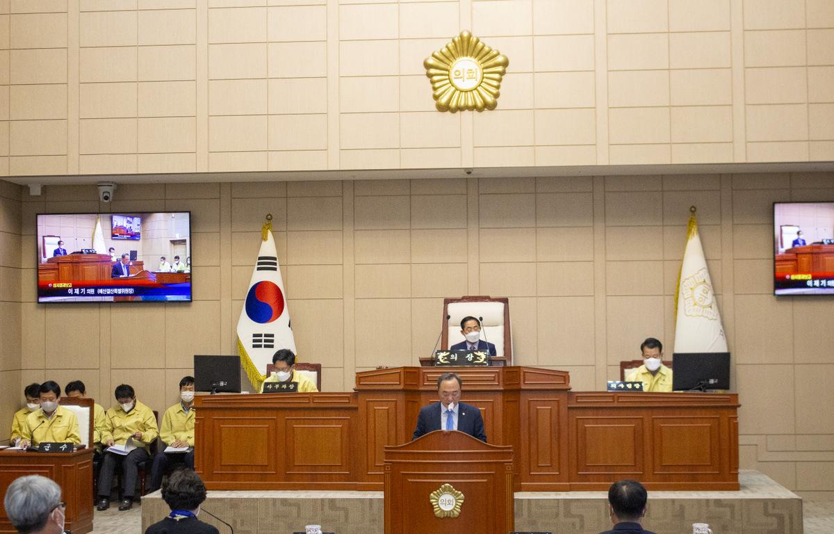 제296회 고흥군의회 임시회 폐회 첨부이미지 : 제296회 고흥군의회 임시회 폐회 (9).jpg