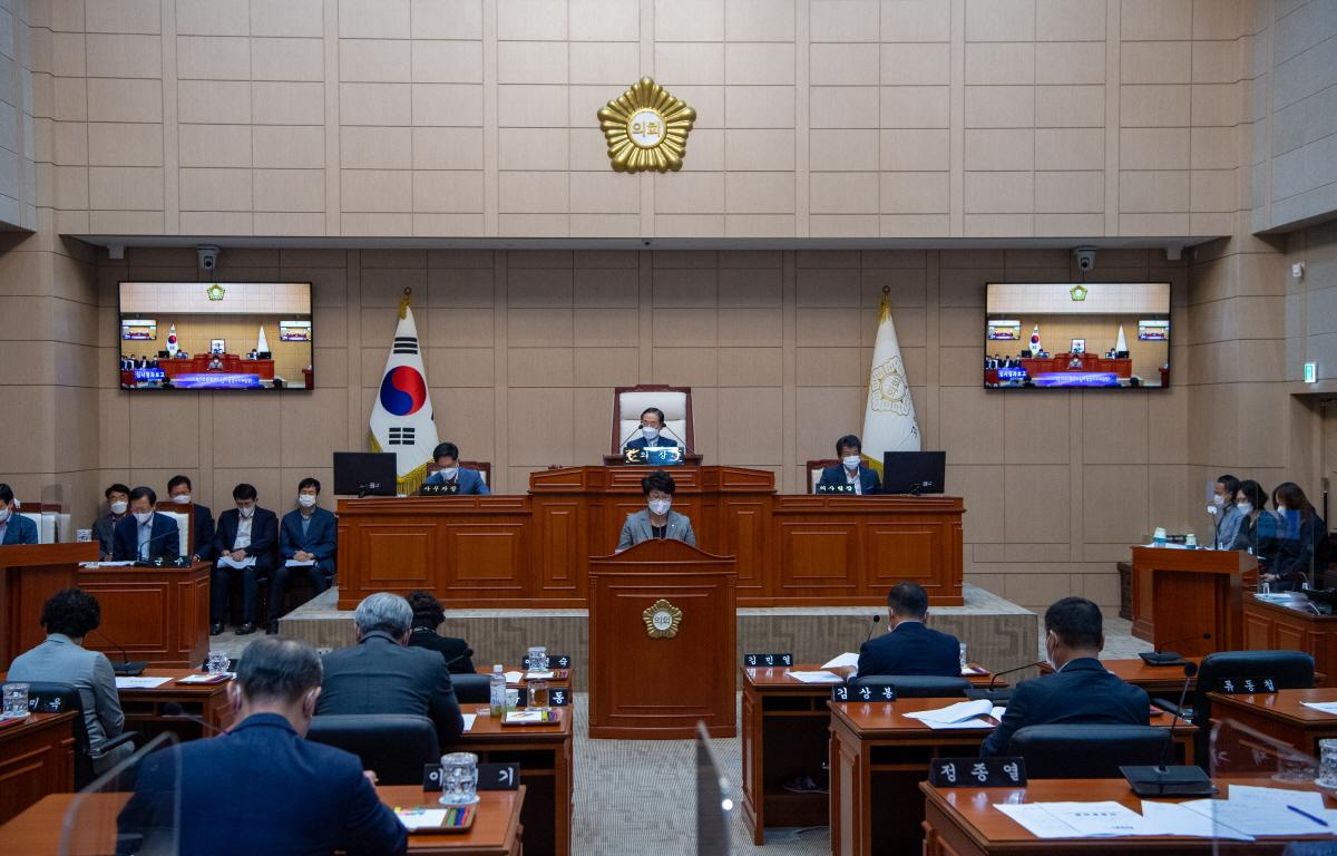 제300회 고흥군의회 임시회  제2차본회의 첨부이미지 : 2021.09.10 제300회 고흥군의회 임시회 2차 본회의 (33).jpg