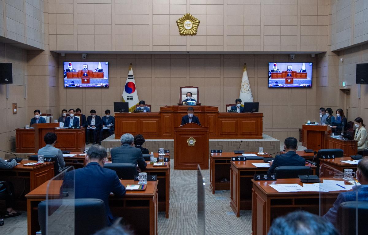 제300회 고흥군의회 임시회  제2차본회의 첨부이미지 : 2021.09.10 제300회 고흥군의회 임시회 2차 본회의 (41).jpg