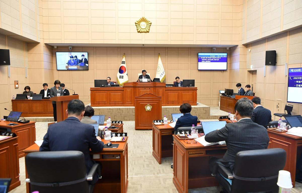 제320회 고흥군의회 제2차 정례회 제5차 본회의 첨부이미지 : 2023.11.20 제320회 제2차 정례회 제5차 본회의 (5).JPG