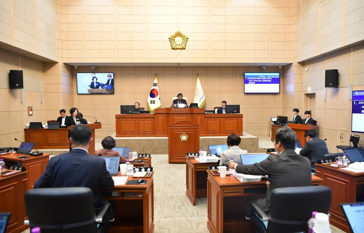 제320회 고흥군의회 제2차 정례회 제6차 본회의 첨부이미지 : 2023.11.21 제320회 제2차 정례회 제6차 본회의 (32).JPG