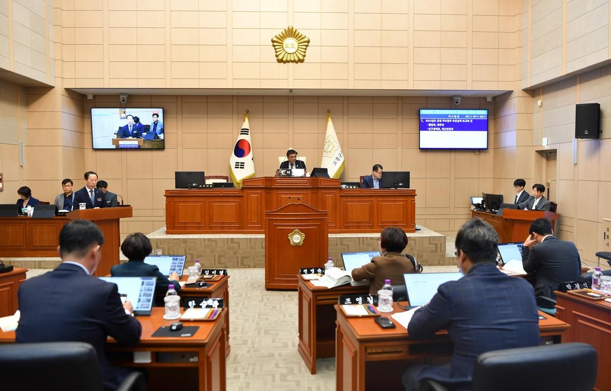 제320회 고흥군의회 제2차 정례회 제3차 본회의 첨부이미지 : 2023.11.16 제320회 제2차 정례회 제3차 본회의 (4).JPG