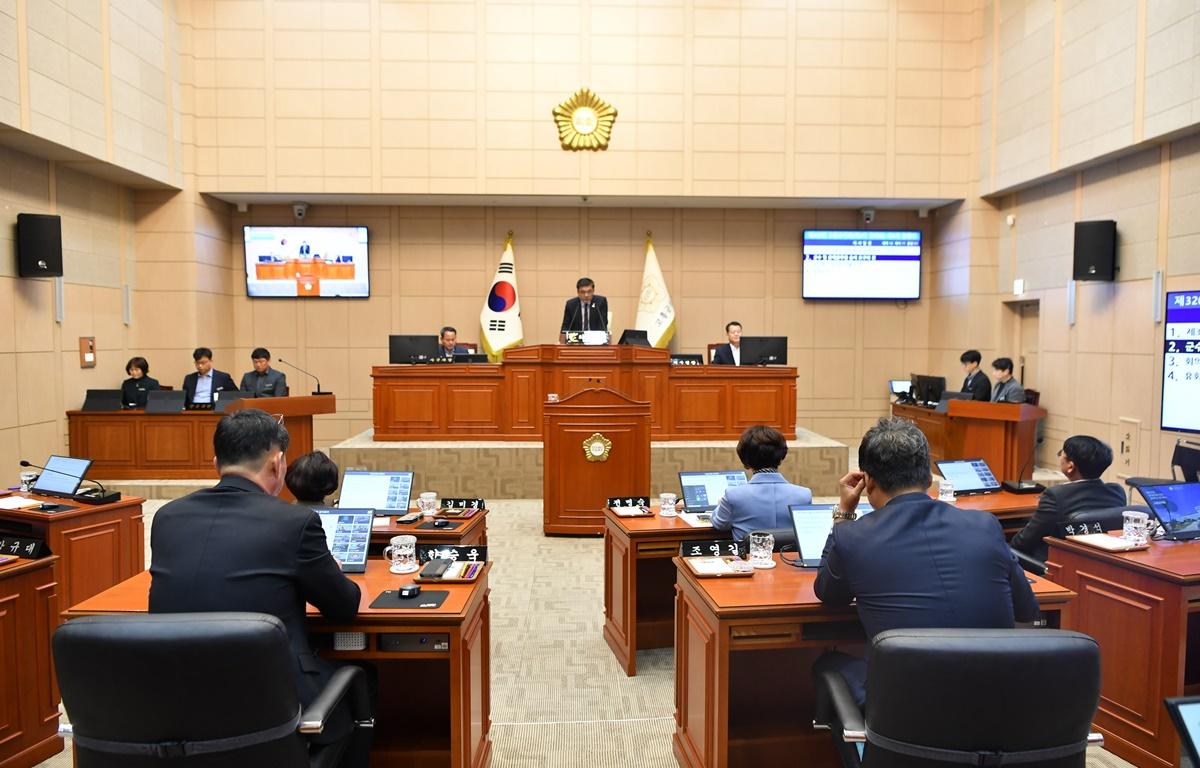 제320회 고흥군의회 제2차 정례회 제1차 본회의  첨부이미지 : 2023.11.10 제320회 제2차 정례회 제1차 본회의 (7).JPG