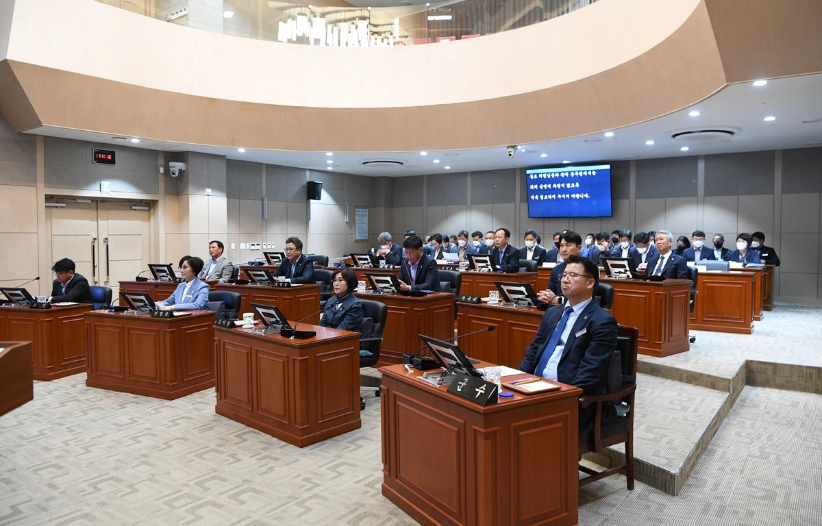 제314회 고흥군의회 임시회 제1차 본회의 첨부이미지 : 2023.04.11 제314회 고흥군의회 임시회 제1차 본회의 (13).JPG