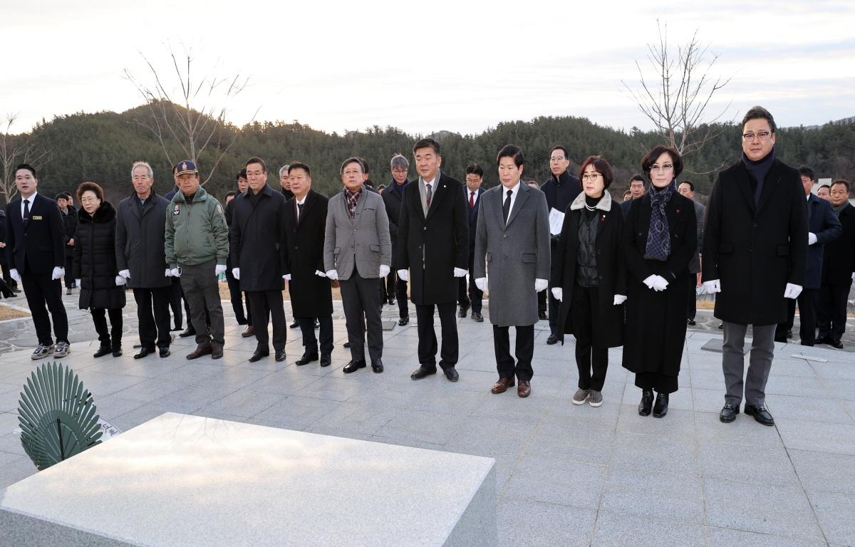 계묘년 현충탑 참배 첨부이미지 : 2023.01.02 계묘년 현충탑 참배 (3).JPG