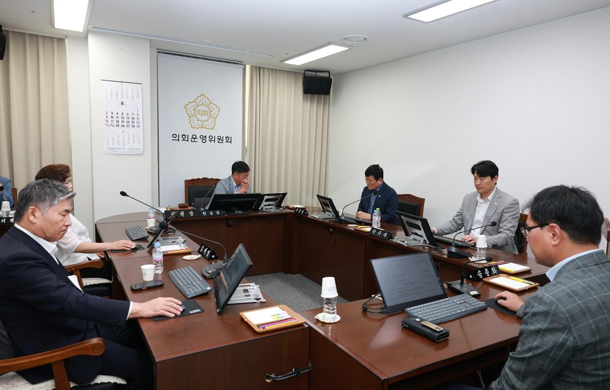 10대 제347회 고흥군의회 임시회 제2차 의회운영위원회 첨부이미지 : 2026. 08. 27 제347회 고흥군의회 임시회 제2차 의회운영위원회 (3).JPG
