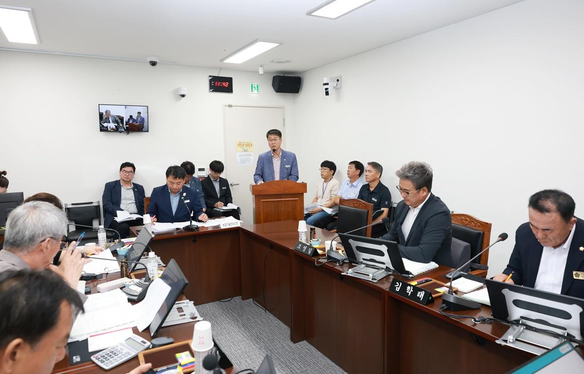 10대 제347회 고흥군의회 임시회 제2차 산업건설위원회 첨부이미지 : 2026. 08. 25 제347회 고흥군의회 임시회 제2차 산업건설위원회 (7).JPG