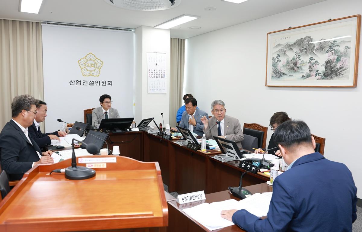10대 제347회 고흥군의회 임시회 제2차 산업건설위원회 첨부이미지 : 2026. 08. 25 제347회 고흥군의회 임시회 제2차 산업건설위원회 (6).JPG