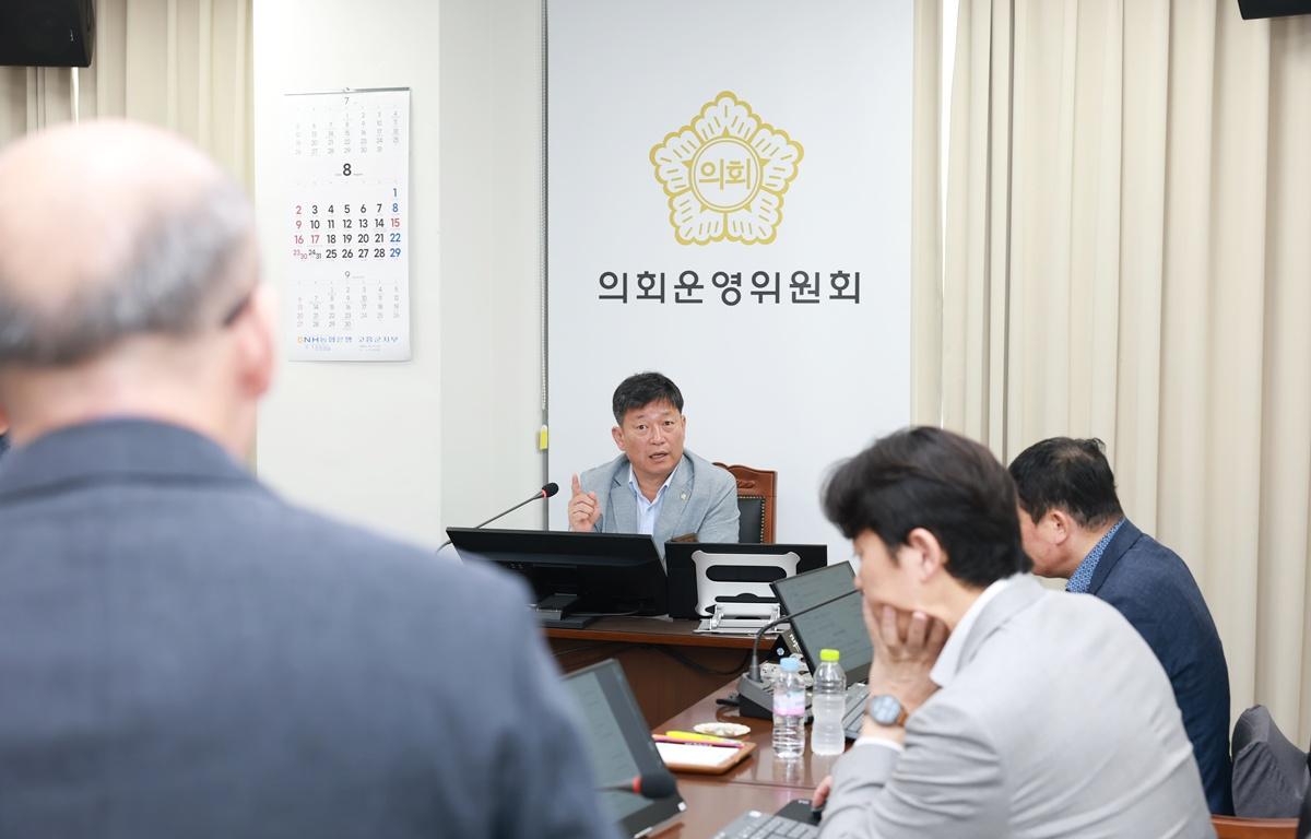 10대 제347회 고흥군의회 임시회 제2차 의회운영위원회 첨부이미지 : 2026. 08. 27 제347회 고흥군의회 임시회 제2차 의회운영위원회 (4).JPG