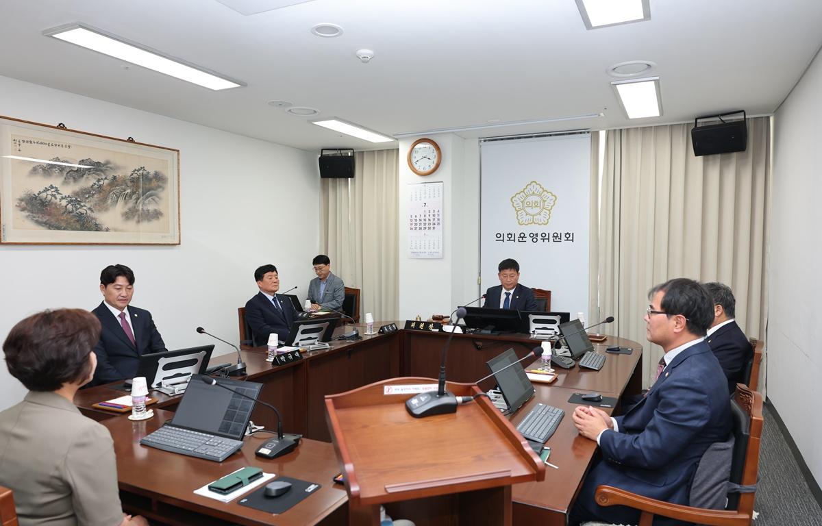 10대 제345회 고흥군의회 임시회 운영위원회 첨부이미지 : 2026.7.1 제345회 고흥군의회 임시회 운영위원회(5).JPG