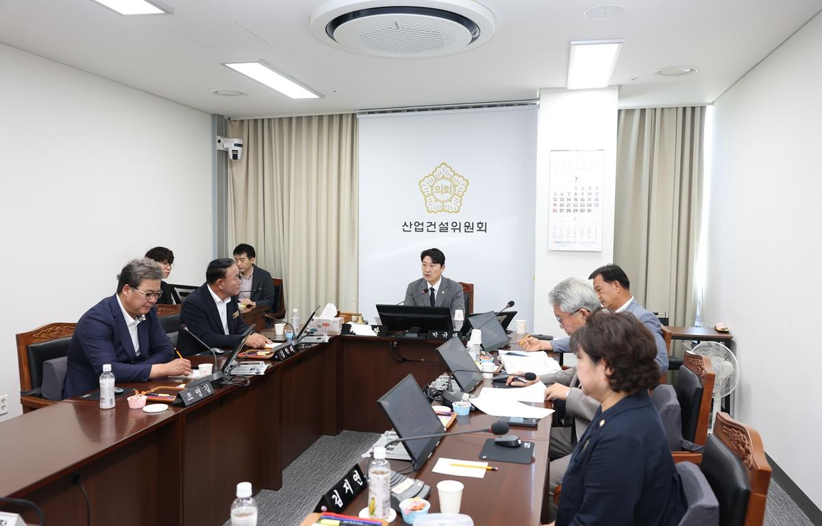 10대 제346회 고흥군의회 임시회 제1차 산업건설위원회 첨부이미지 : 2026.7.22 제346회 고흥군의회 임시회 제1차 산업건설위원회(4).JPG