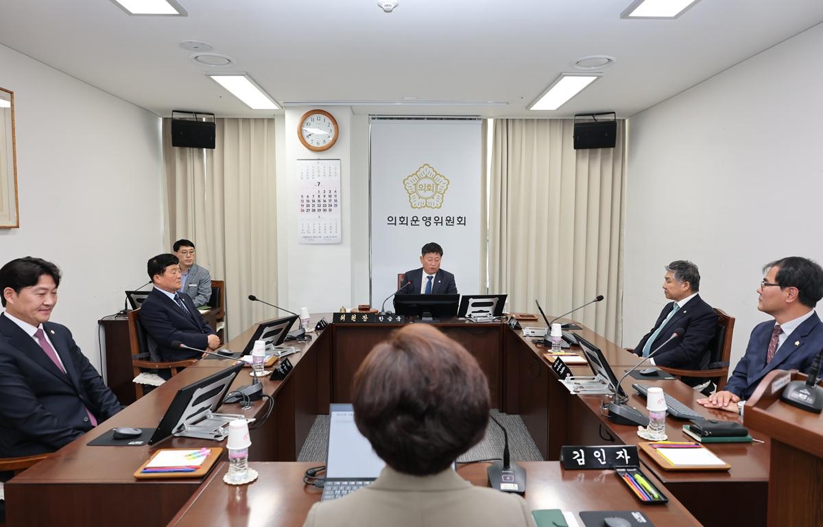 10대 제345회 고흥군의회 임시회 운영위원회 첨부이미지 : 2026.7.1 제345회 고흥군의회 임시회 운영위원회(4).JPG