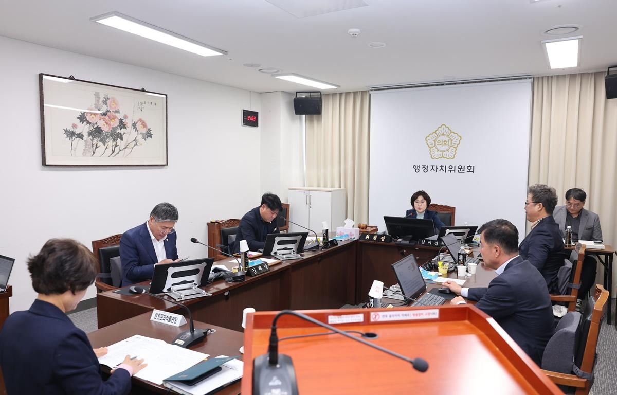 제344회 고흥군의회 임시회 제1차 행정자치위원회 첨부이미지 : 2026.3.16 제344회 고흥군의회 임시회 제1차 행정자치위원회 (5).JPG