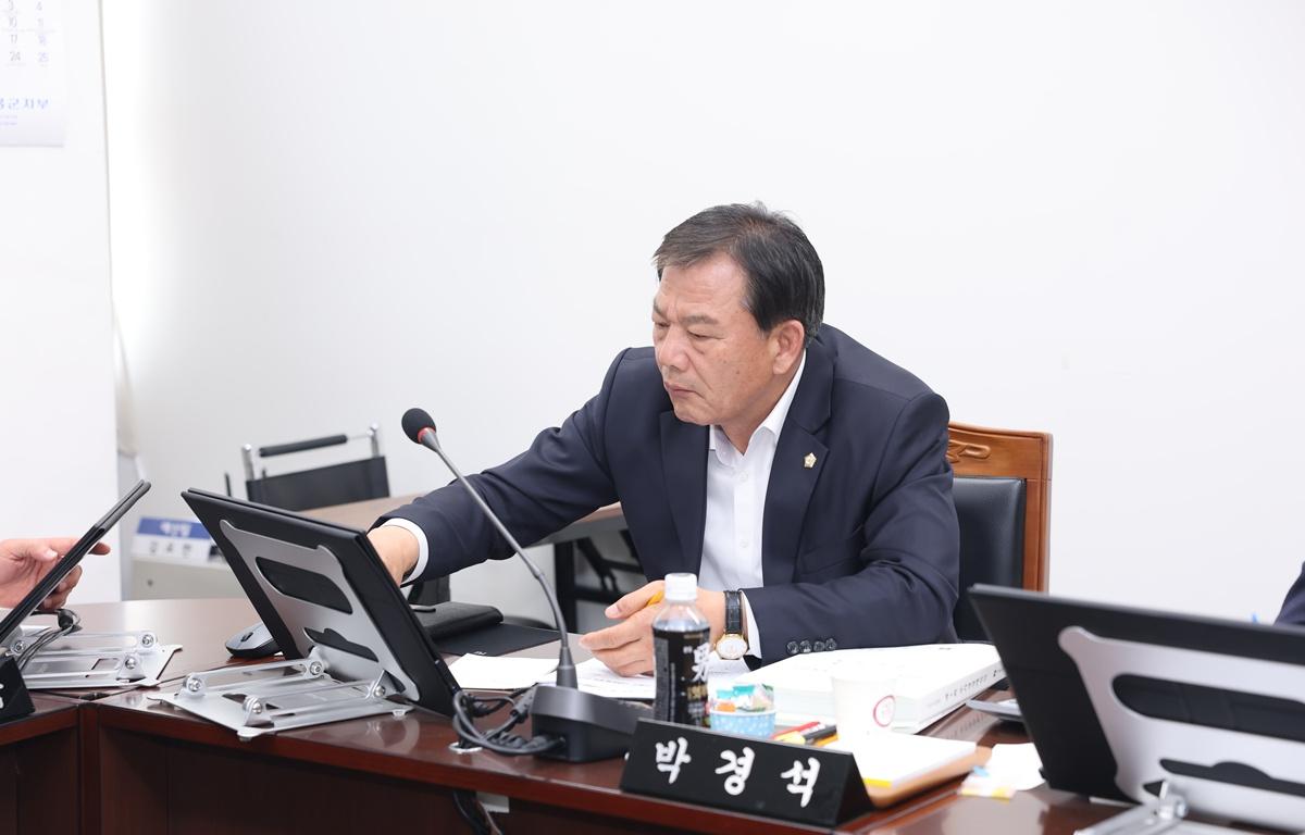 제344회 고흥군의회 임시회 제1차 산업건설위원회 첨부이미지 : 2026.3.16 제344회 고흥군의회 임시회 제1차 산업건설위원회 (4).JPG