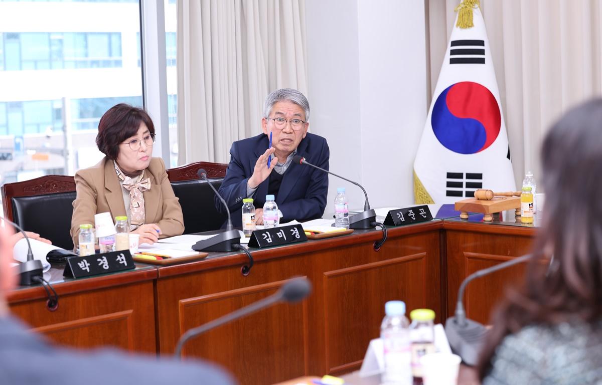 고흥군의회와 고흥군 재가장기요양기관 협의회 간담회 첨부이미지 : 2026.2.25 고흥군의회와 고흥군 재가장기요양기관 협의회 간담회 (19).JPG