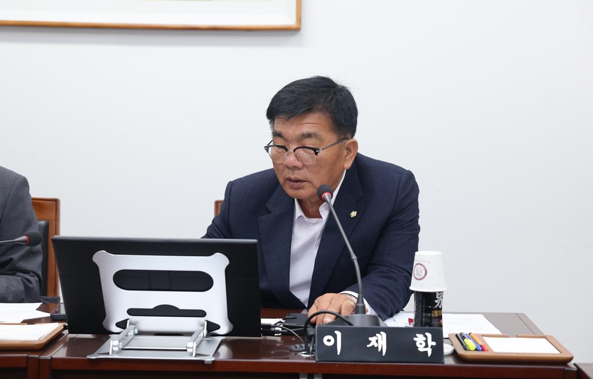 제341회 고흥군의회 임시회 제1차 산업건설위원회 첨부이미지 : 2025.10.15 제341회 고흥군의회 임시회 제1차 산업건설위원회 (24).JPG